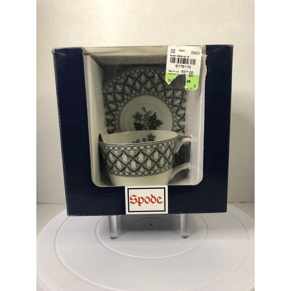 The Spode Blue Room Collection Geranium Teacup and Saucer - Picture 1 of 11